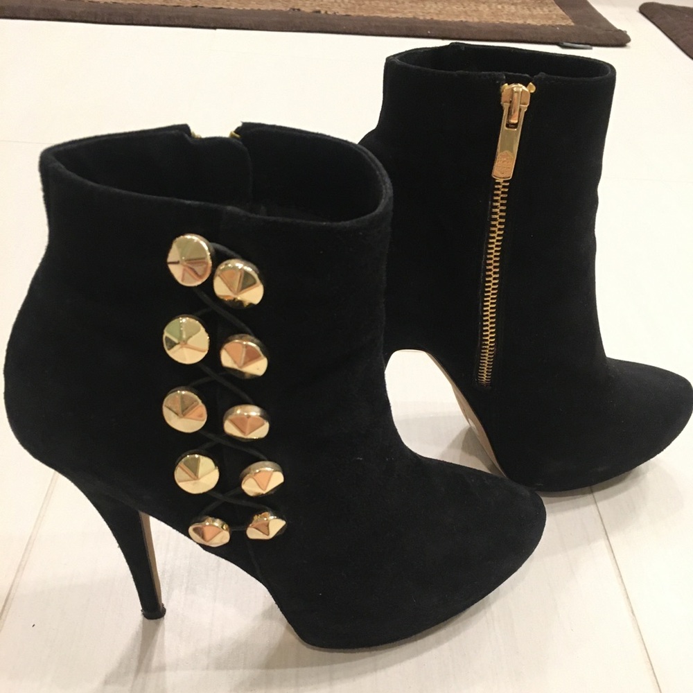 SOLD!! Vince Camuto platform boots in black